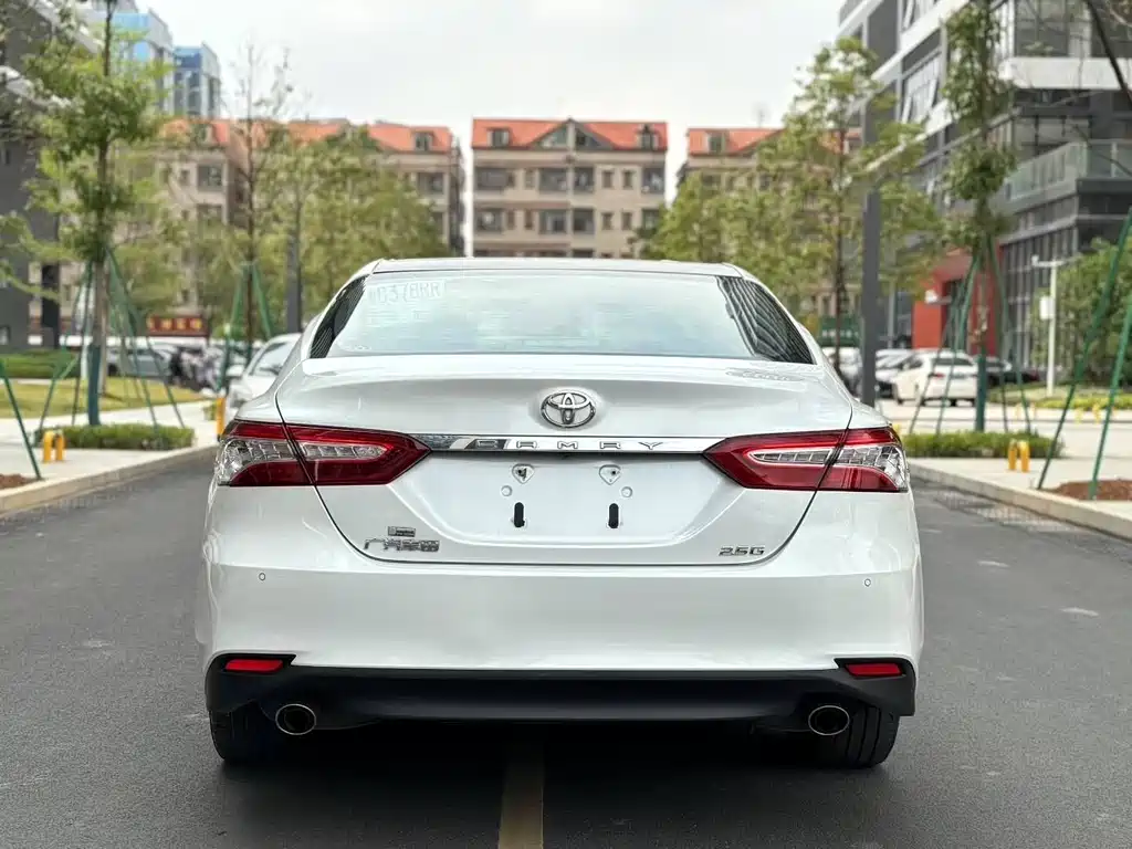 TOYOTA CAMRY
