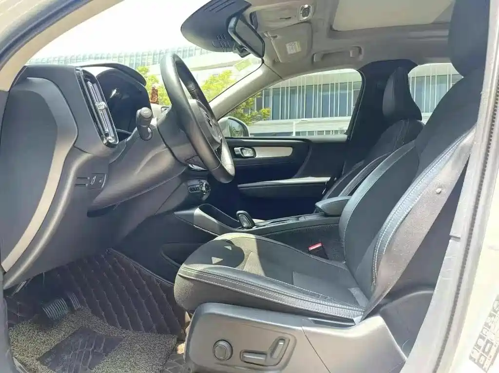 Volvo XC40 — миниатюра 5