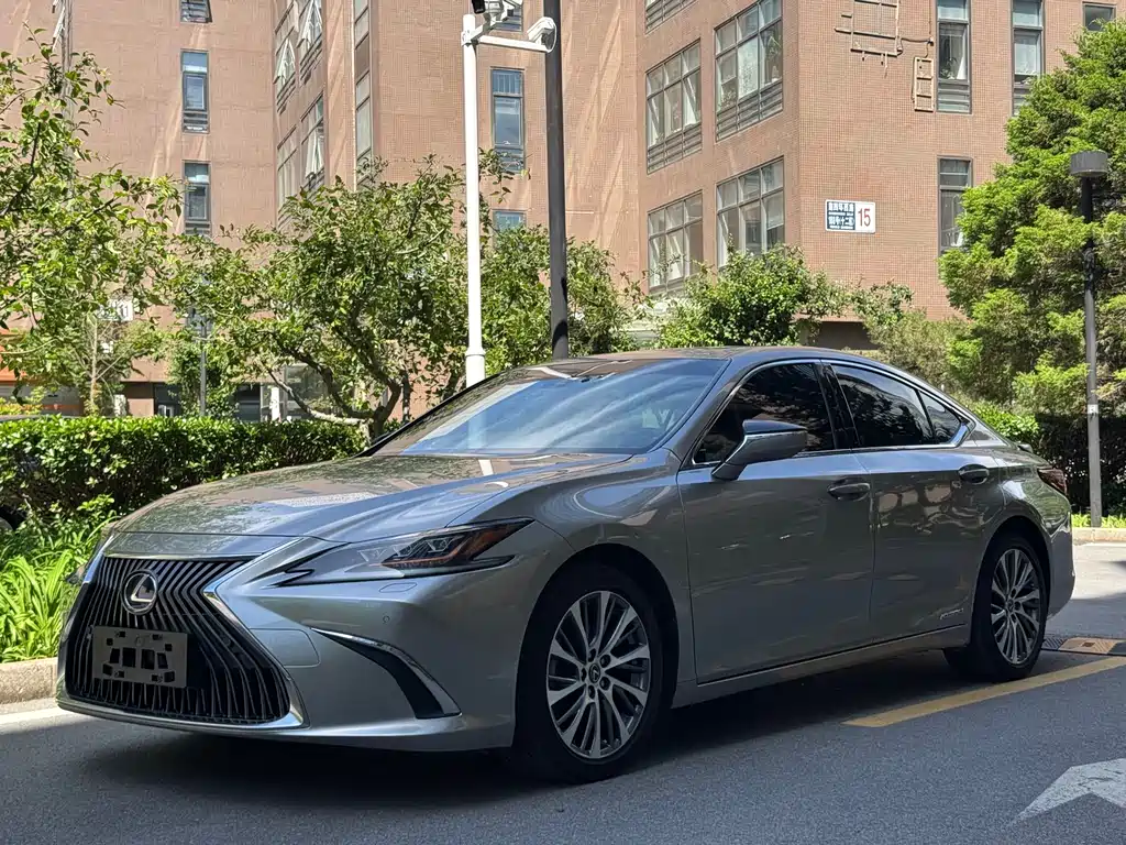 Lexus ES 2019