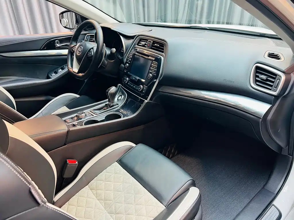 Nissan Cima — миниатюра 11