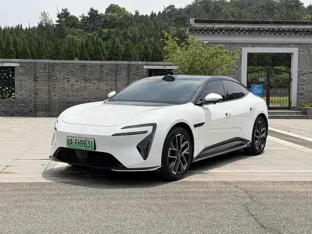 2025 Avatr 06