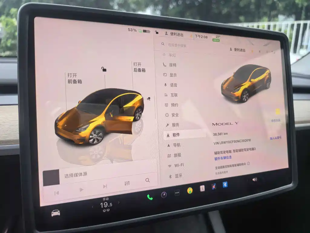 Tesla Model Y — миниатюра 12
