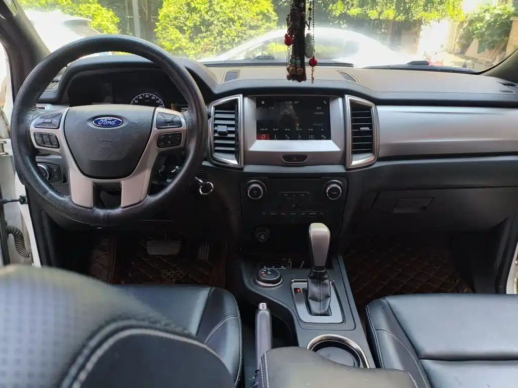 Ford Everest — миниатюра 5