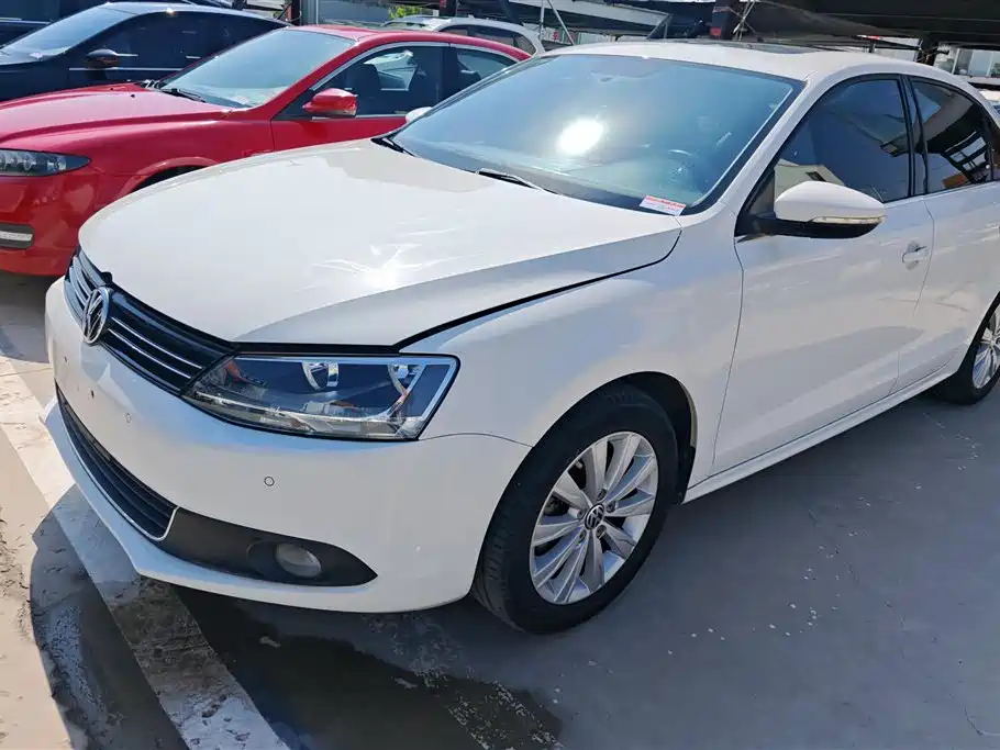 Volkswagen Sagitar 2015