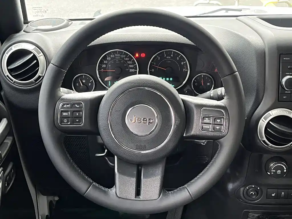 Jeep Wrangler 3.0L Sahara 4-door Comfort Enjoy Edition, фото 8