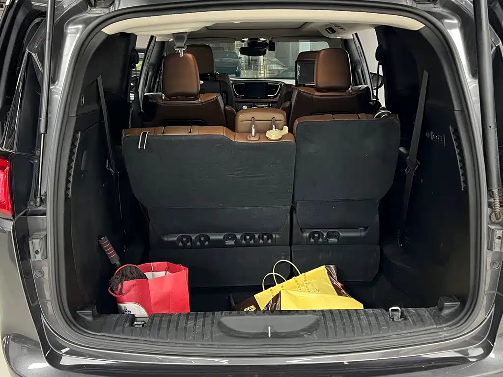 Chrysler Grand Voyager (Import) — миниатюра 31