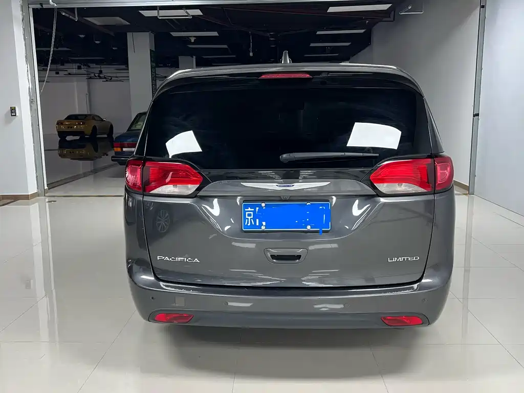 Chrysler Grand Voyager (Import) — миниатюра 4
