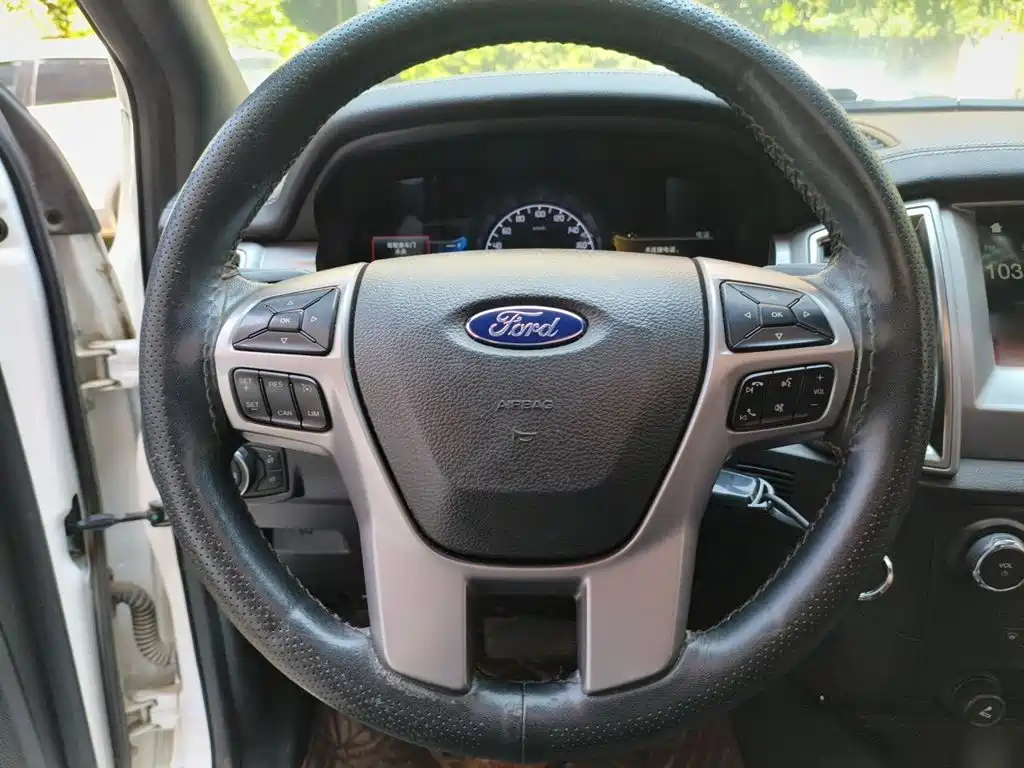 Ford Everest — миниатюра 6
