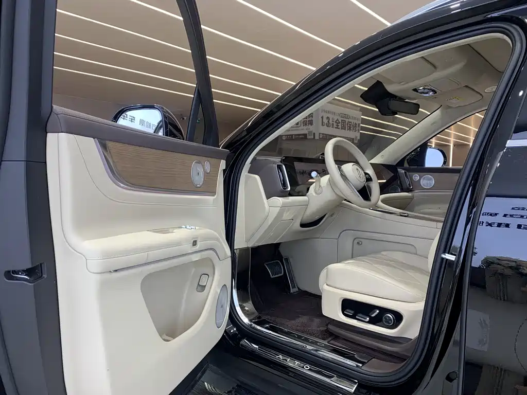 AITO ASK THE WORLD M9