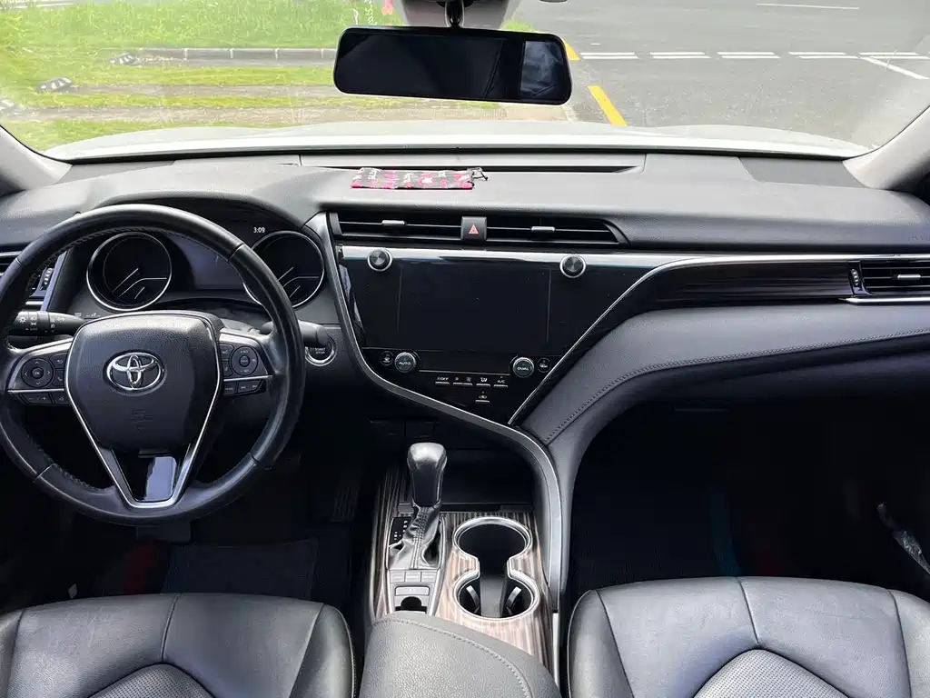 Toyota Camry 2019 2.5G Luxury