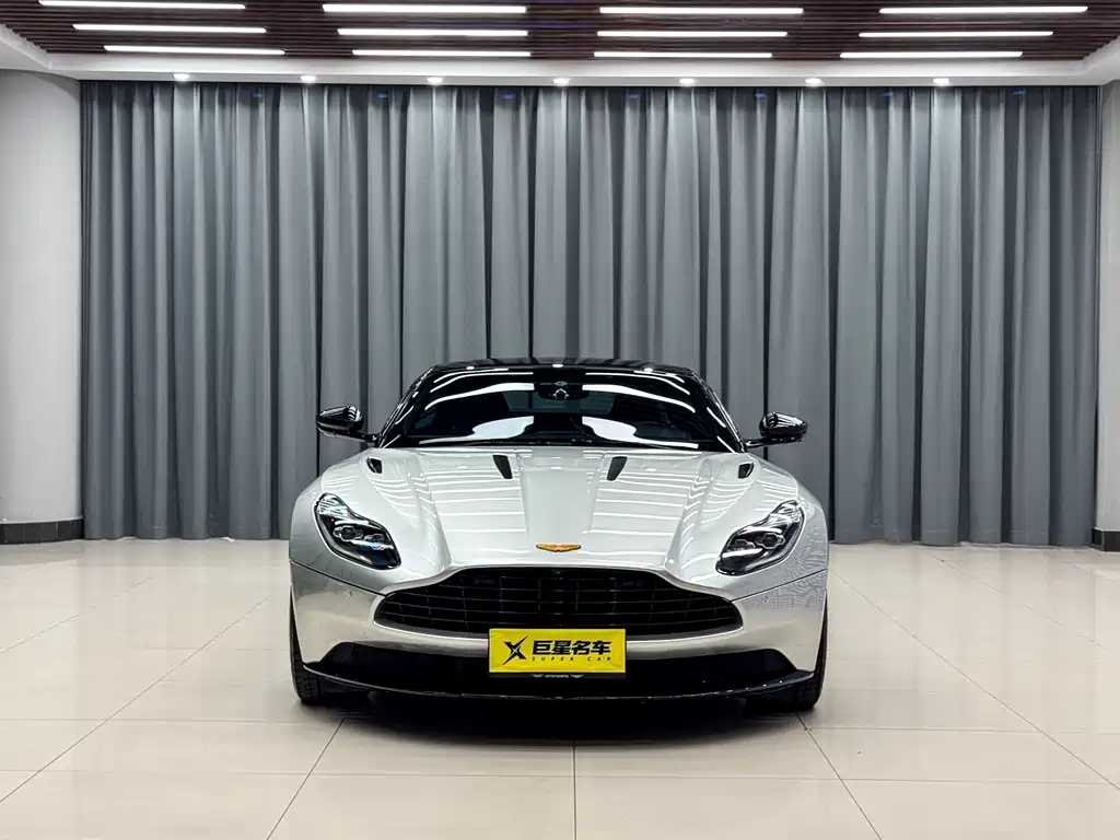 Aston Martin DB11 5.2T Debut Edition, фото 2