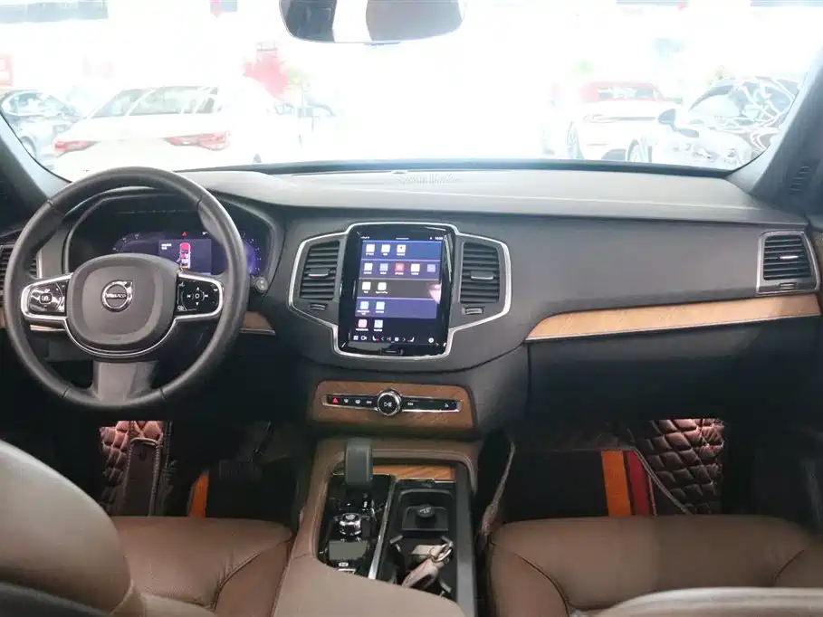 Volvo XC90 2024 B5 Luxury 5 мест