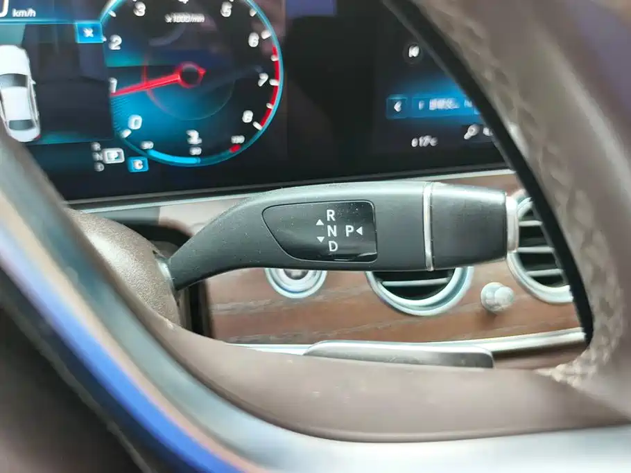 Mercedes-Benz E-Class — миниатюра 16