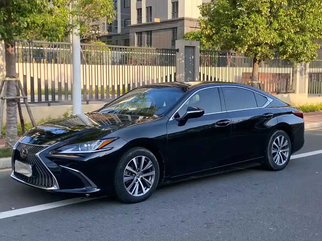 Lexus ES 2019