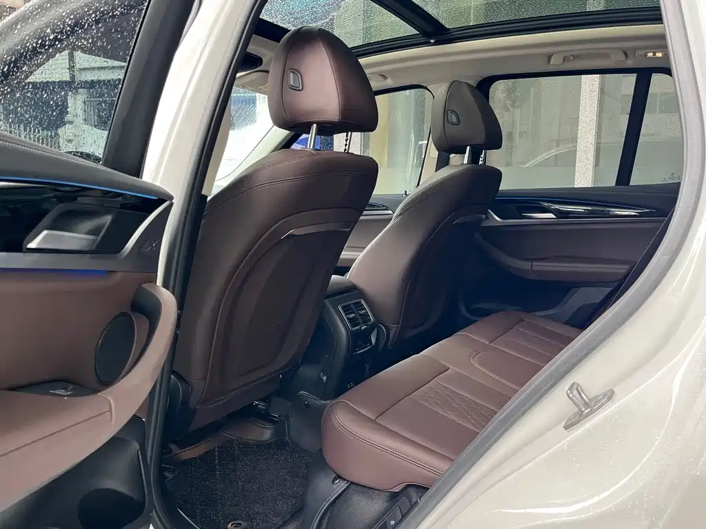 BMW iX3 — миниатюра 7