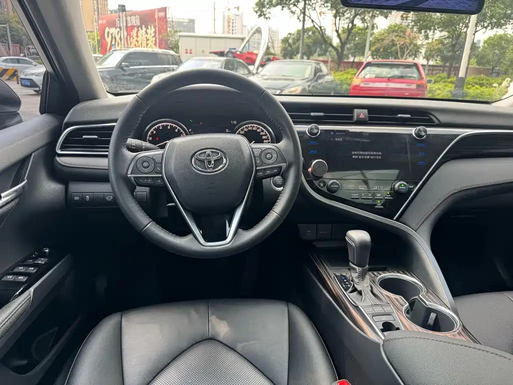 Toyota Camry — миниатюра 17