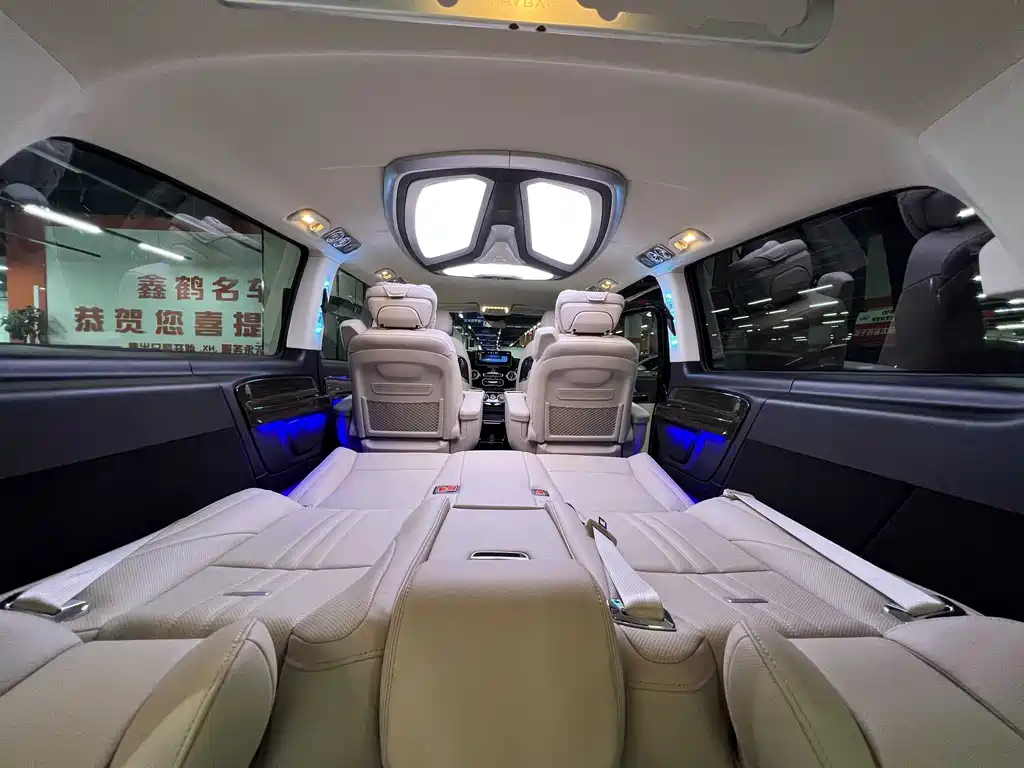 Mercedes-Benz Vito 2023 2.0T Elite 7 мест