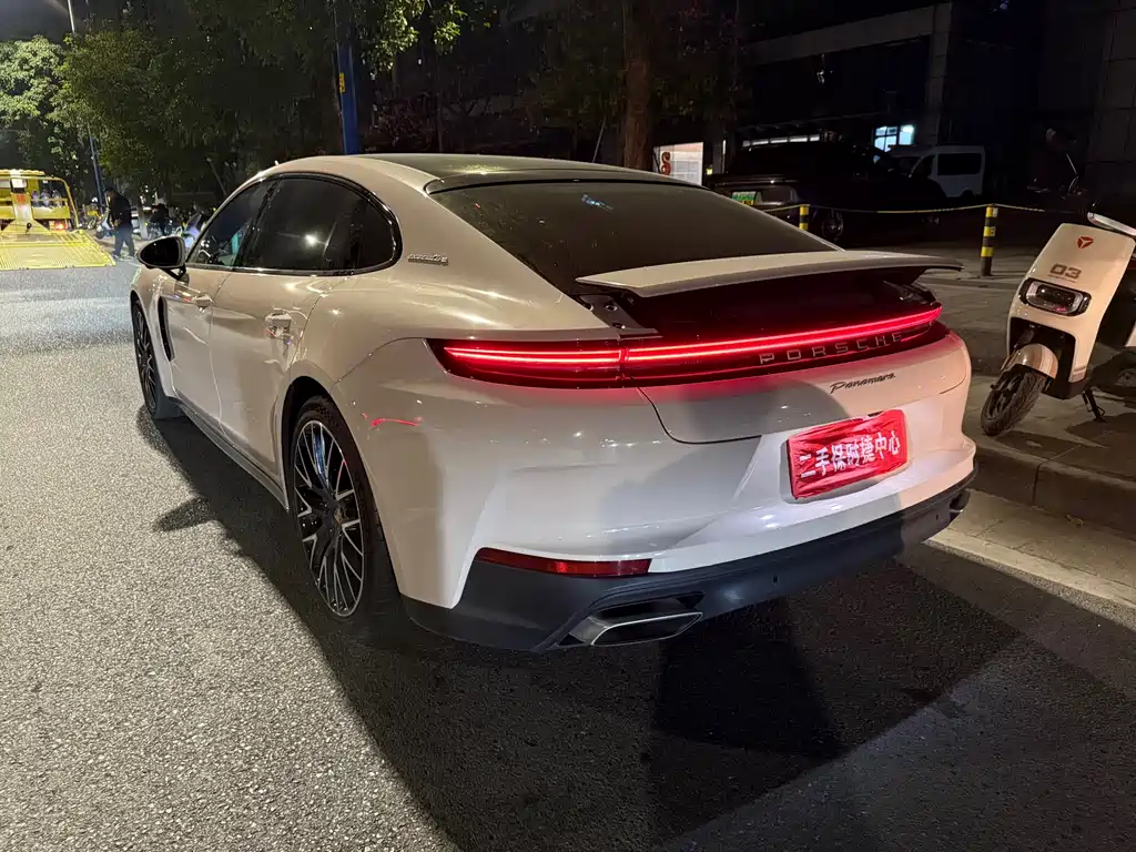 PORSCHE PANAMERA
