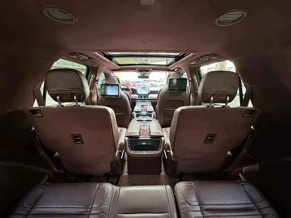 Lincoln Navigator — миниатюра 5