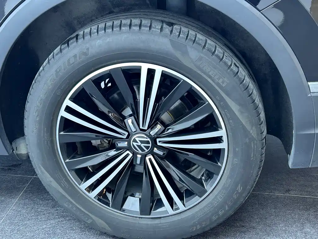 Volkswagen Tiguan L — миниатюра 12