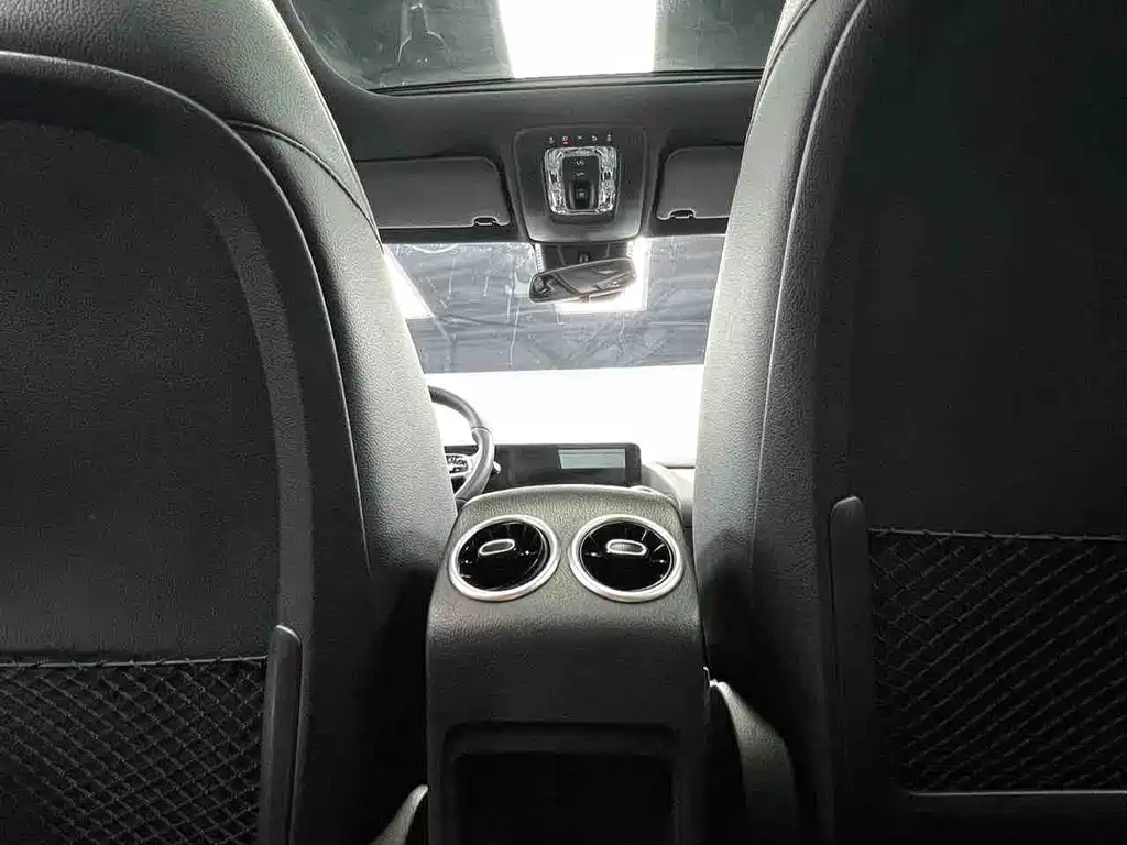 Mercedes-Benz GLA — миниатюра 12