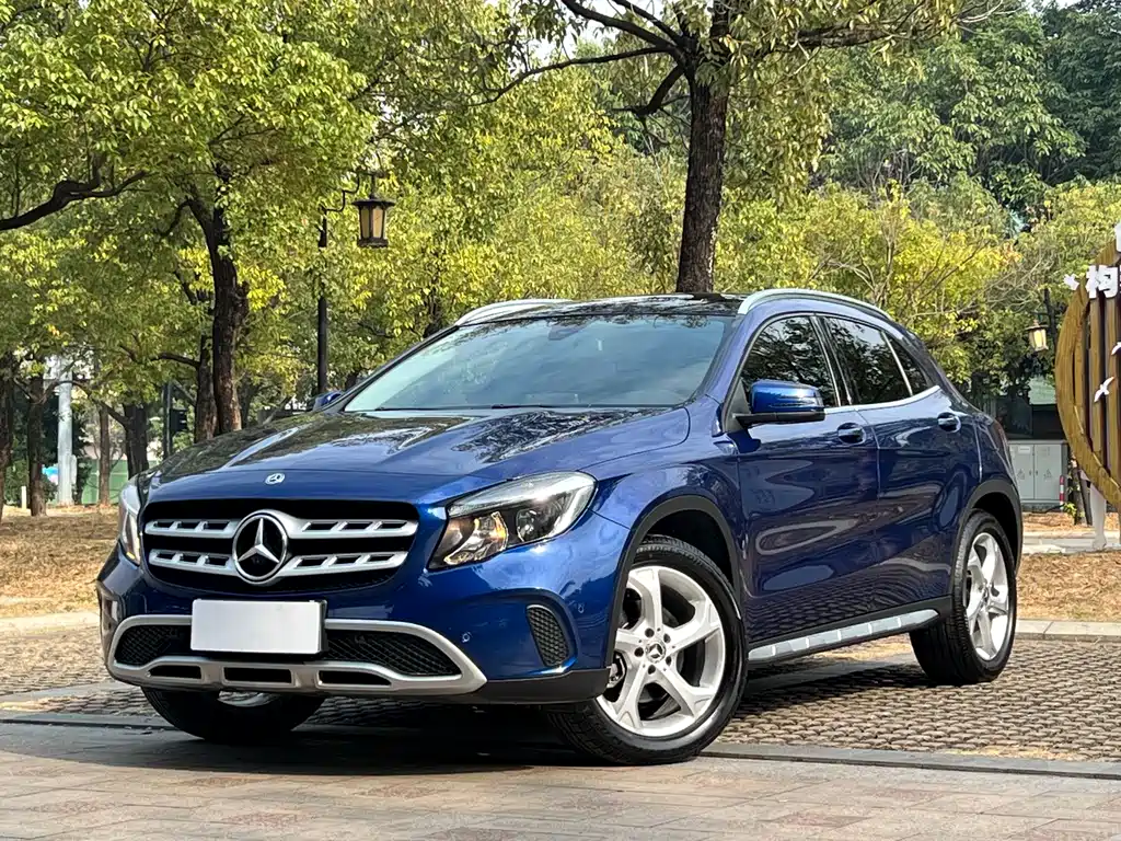 MERCEDES-BENZ GLA