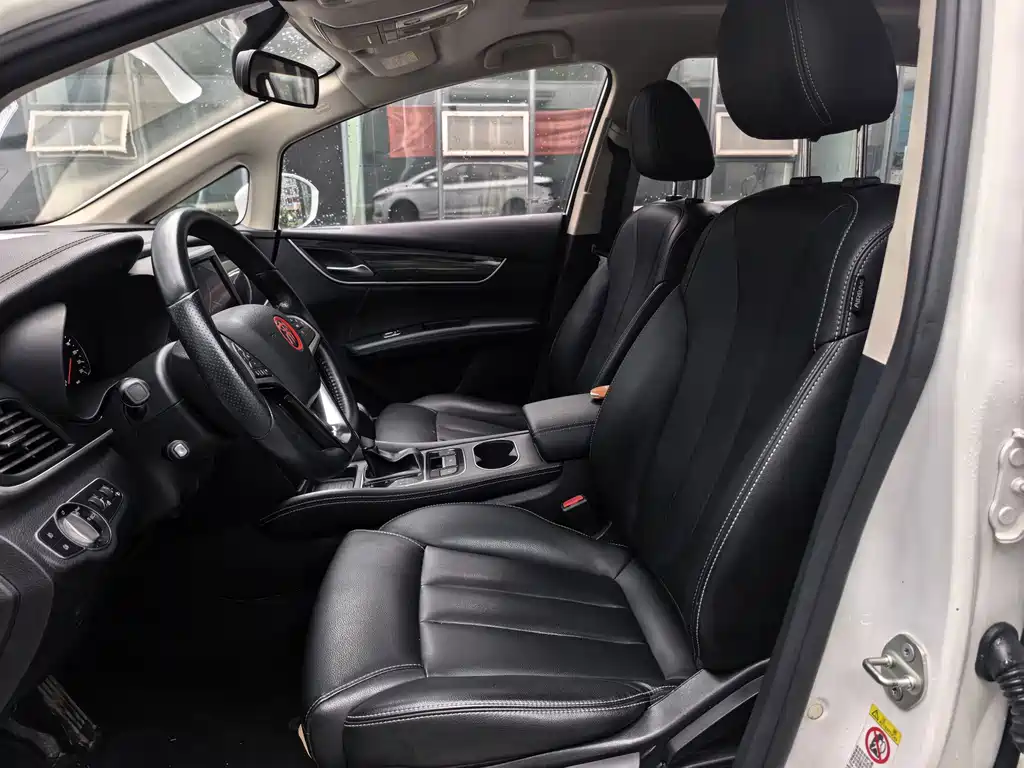 BYD MAX — миниатюра 10