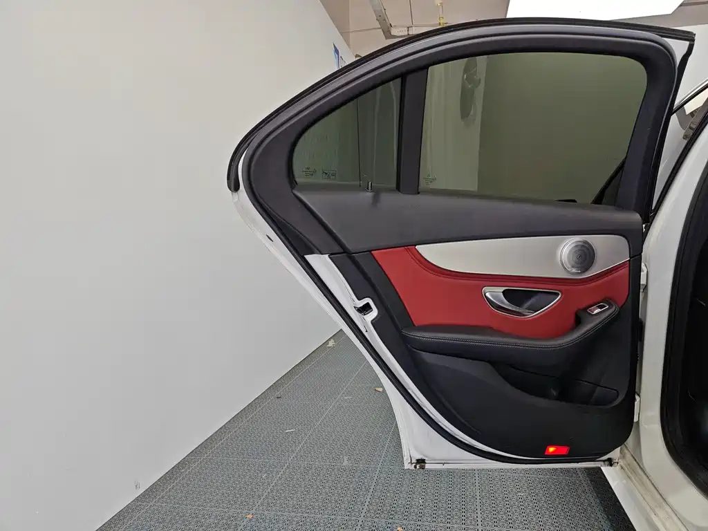 Mercedes-Benz C-Class — миниатюра 14
