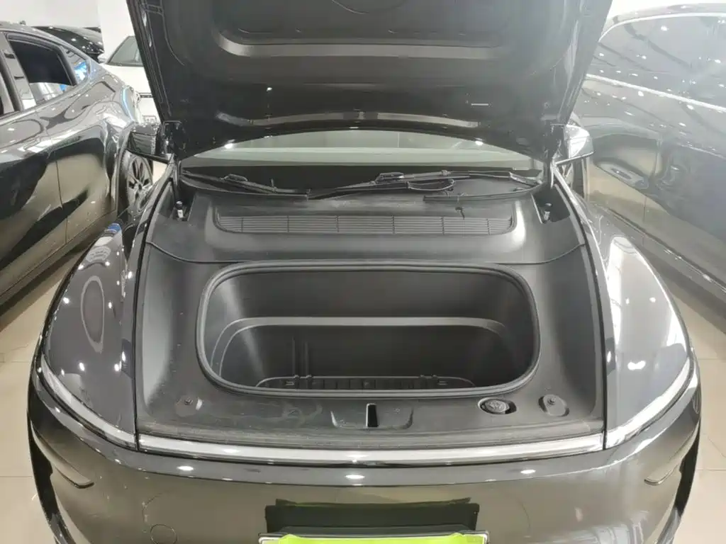 Tesla Model Y — миниатюра 20