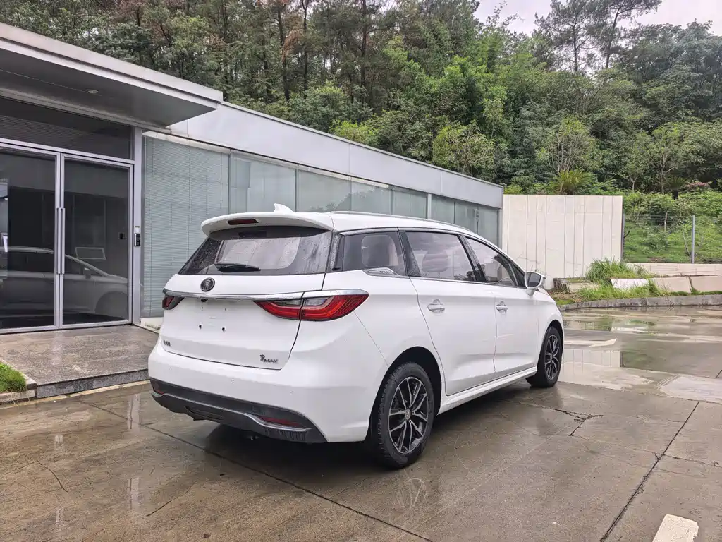 BYD MAX — миниатюра 5