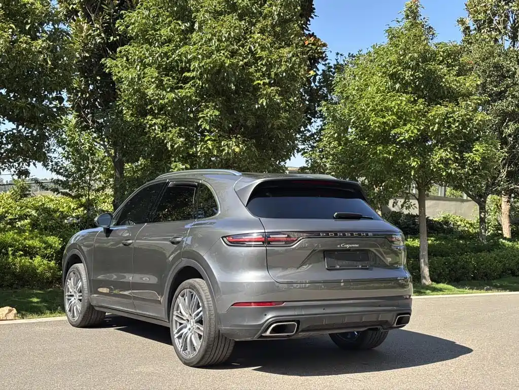 Porsche Cayenne — миниатюра 7
