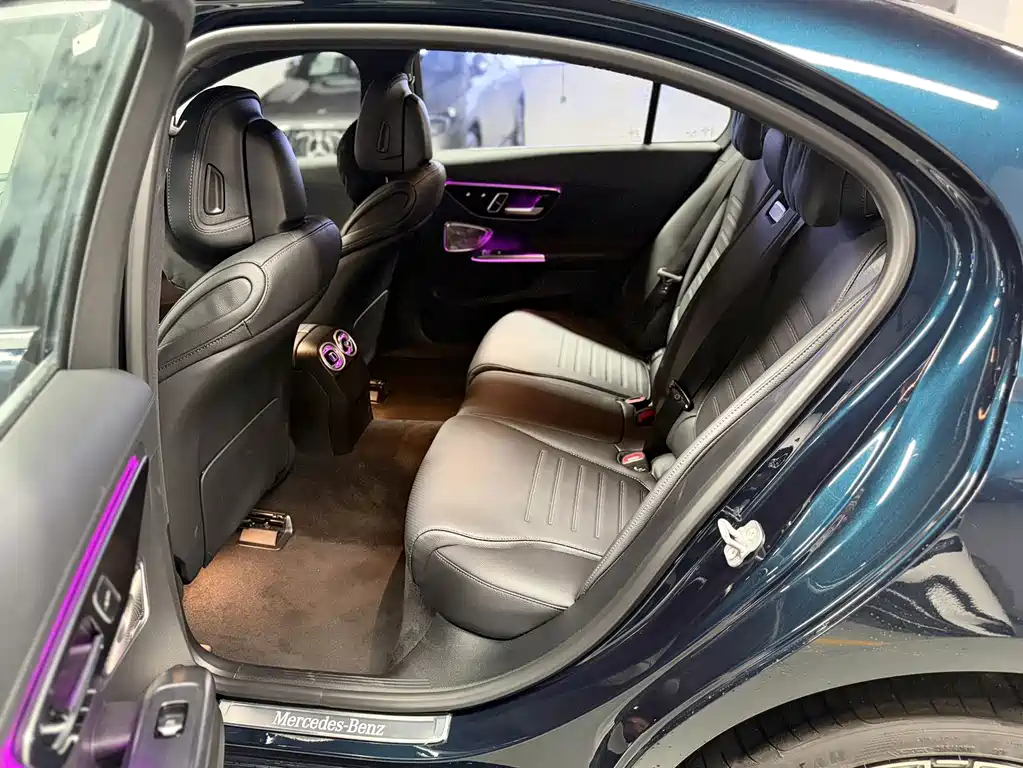 Mercedes-Benz C-Class — миниатюра 11