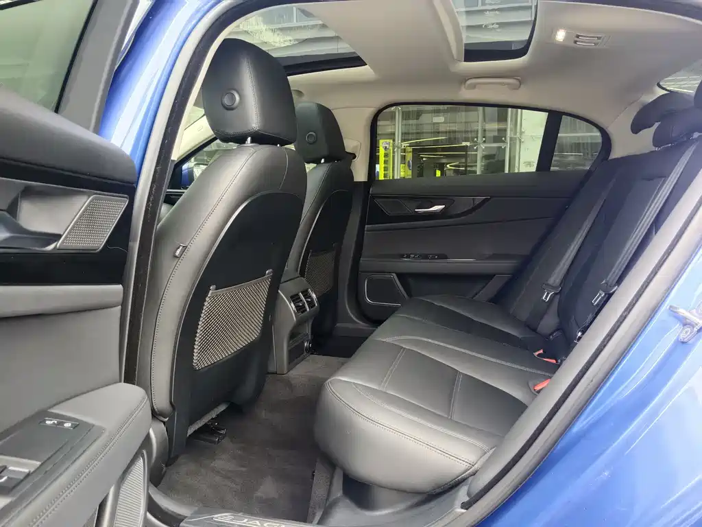 Jaguar XEL - фото 10
