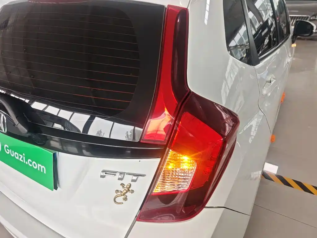 Honda Fit — миниатюра 8