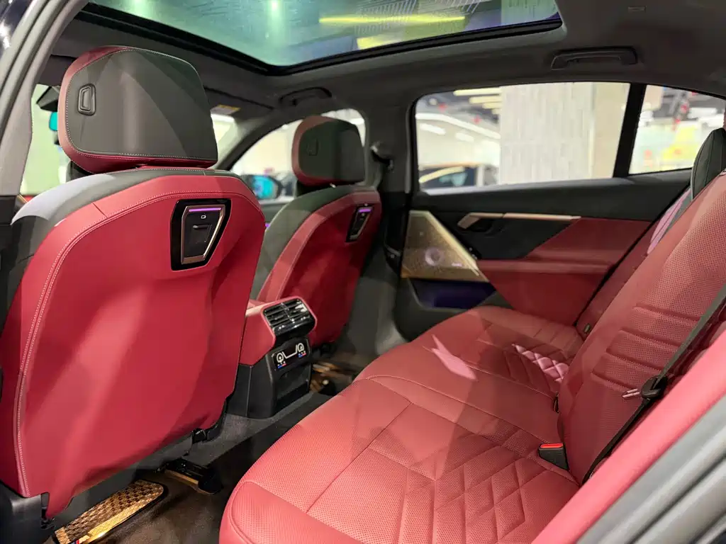 BMW 5 Series — миниатюра 7