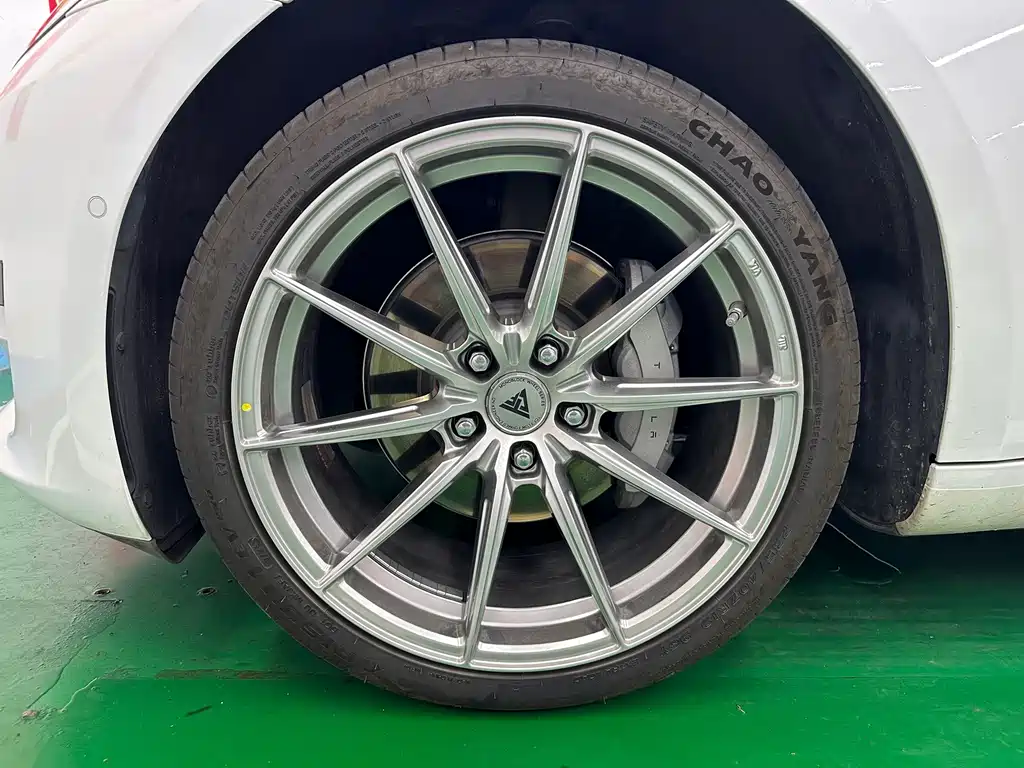 Tesla Model 3 — миниатюра 24