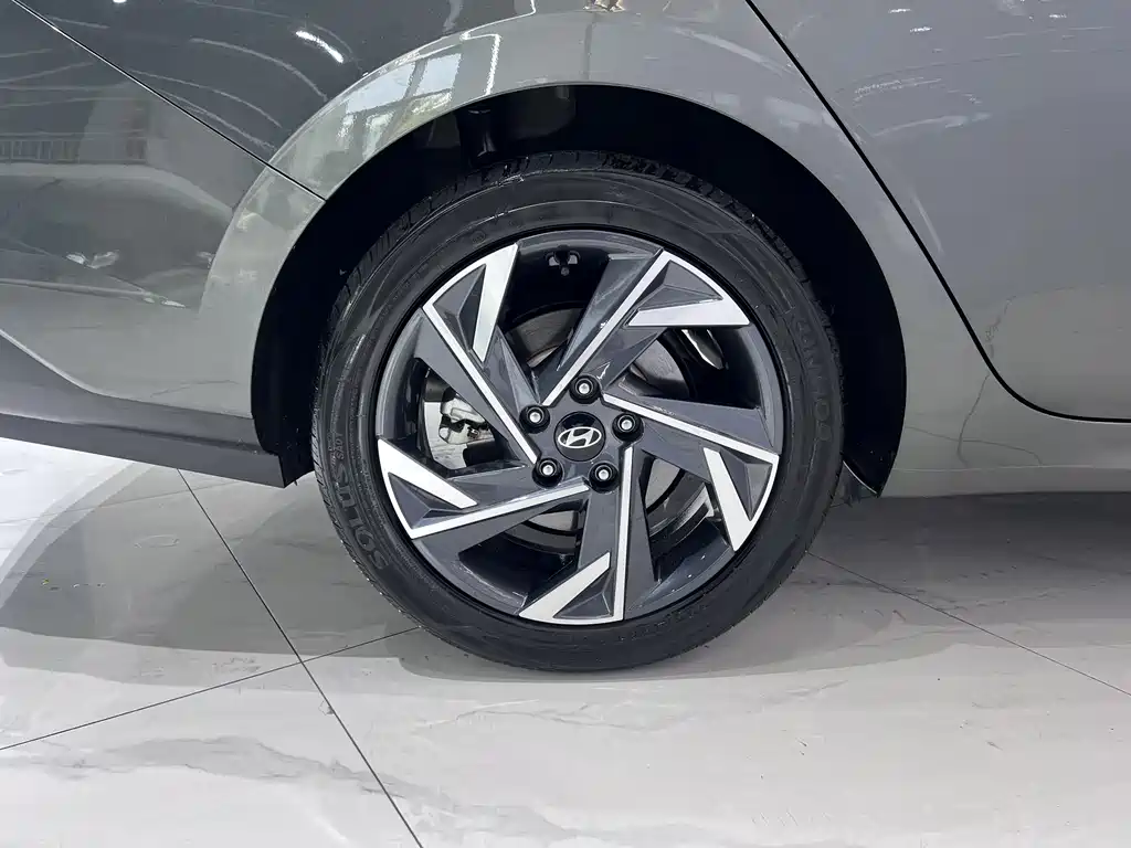 Hyundai Elantra — миниатюра 19