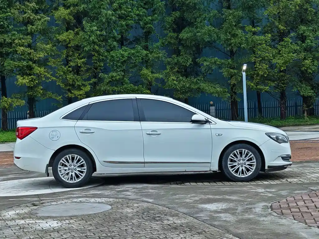 Buick Excelle — миниатюра 4