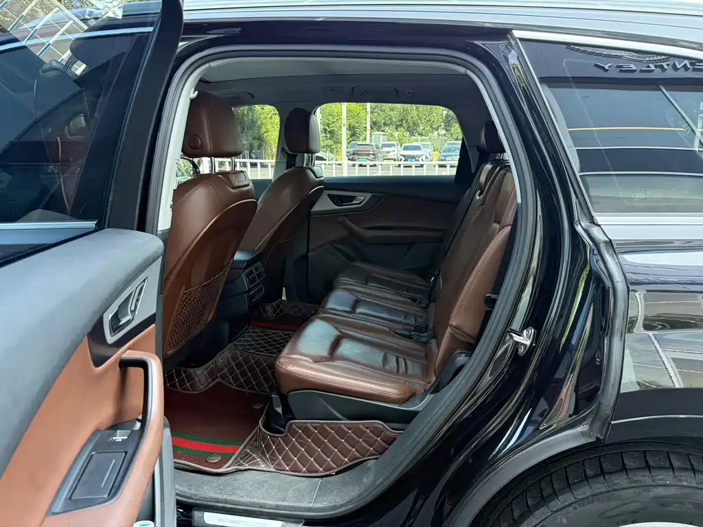 Audi Q7 — миниатюра 5