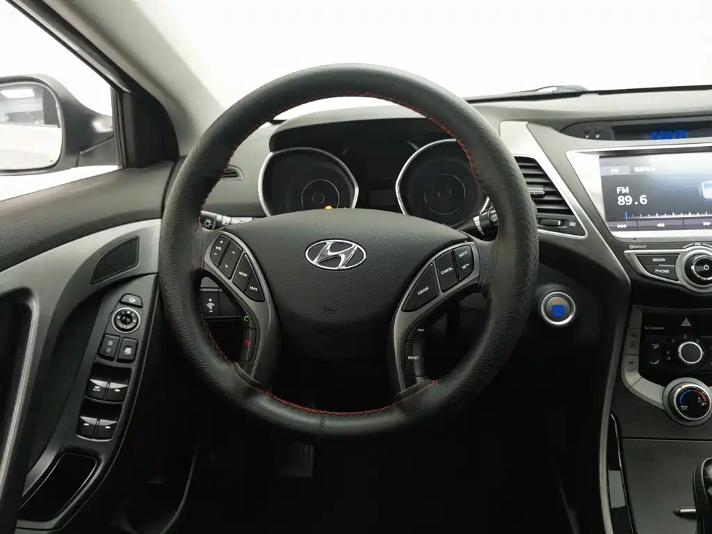 Hyundai Elantra Langdong — миниатюра 11