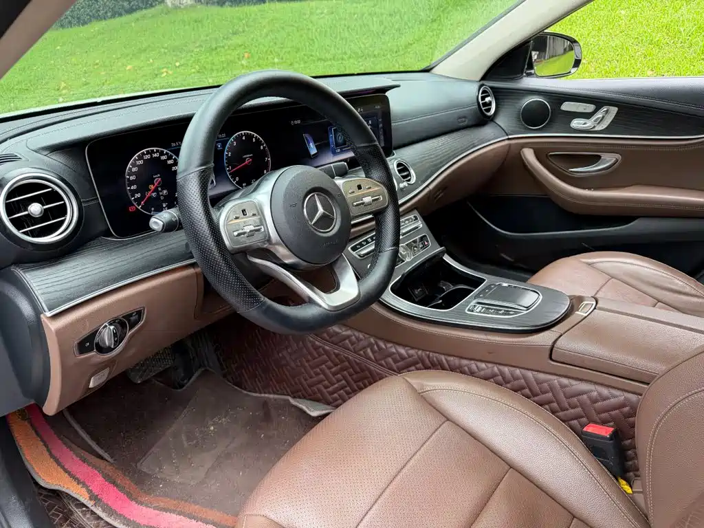 Mercedes-Benz E-Class — миниатюра 7