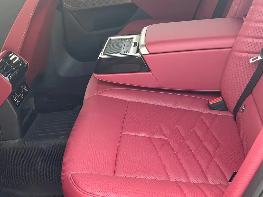 BMW 5 Series — миниатюра 8