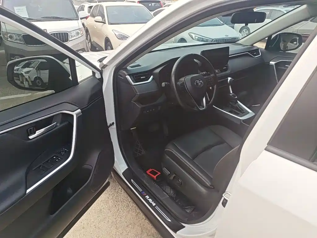 Toyota RAV4 — миниатюра 16