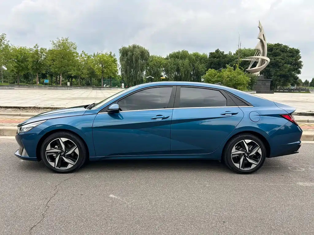 Hyundai Elantra — миниатюра 7