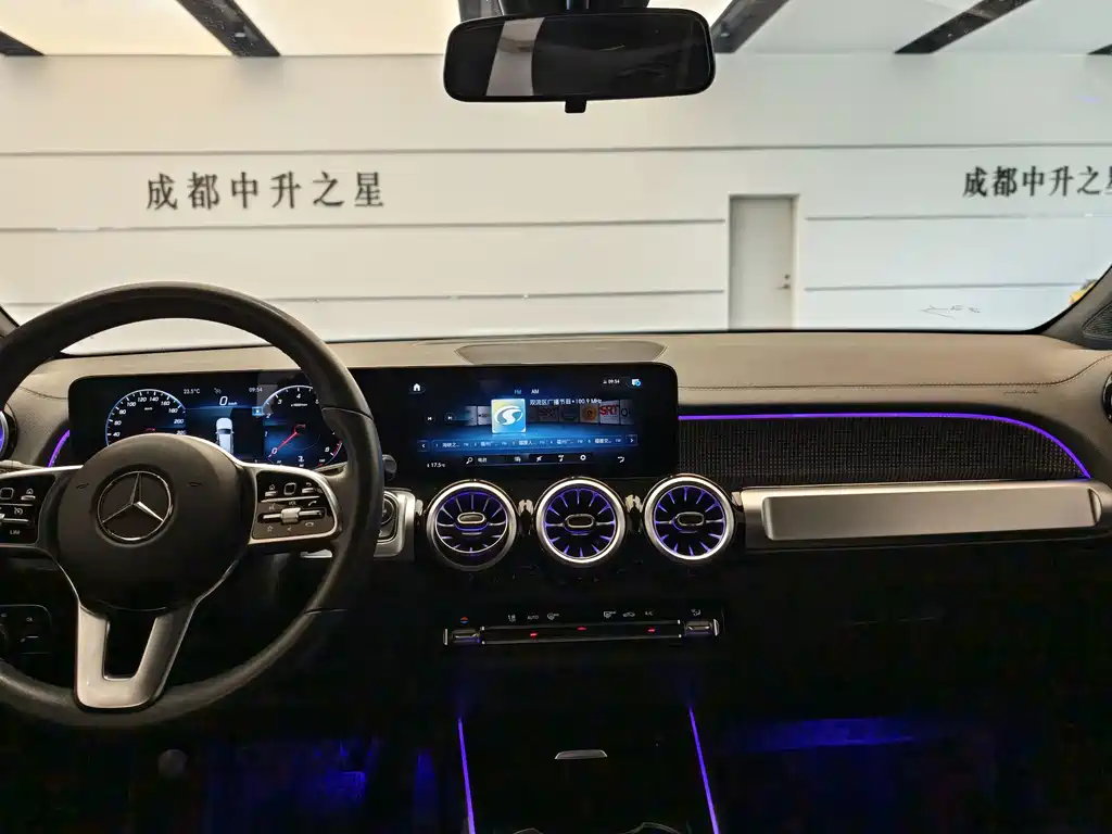 Mercedes-Benz GLB — миниатюра 12