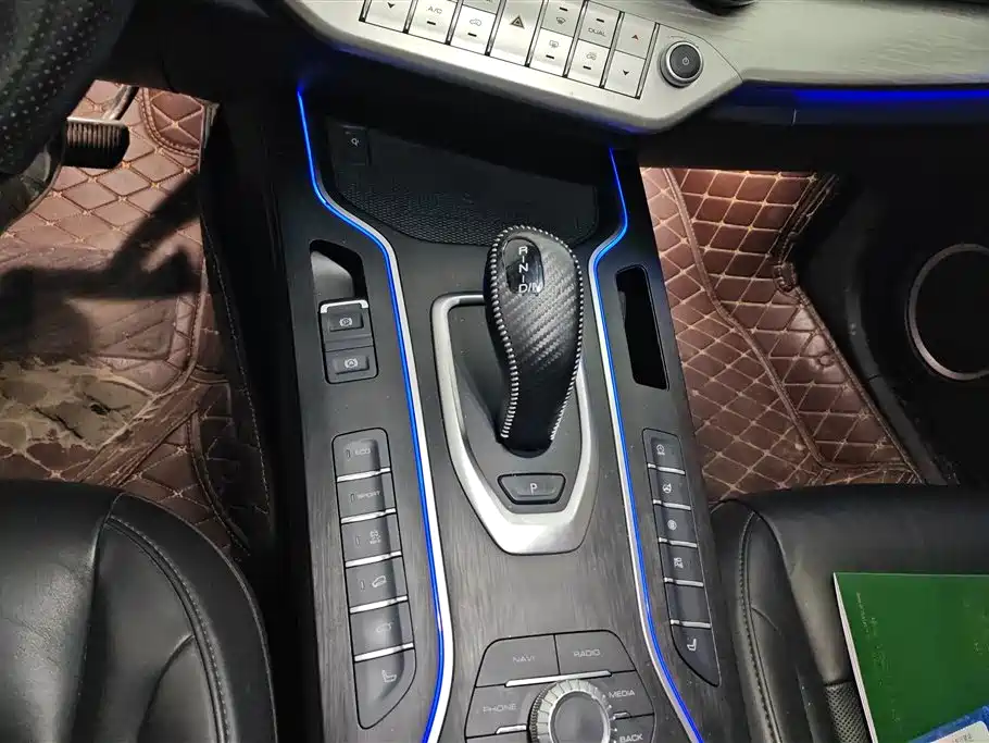 WEI PAI WEI BRAND VV7