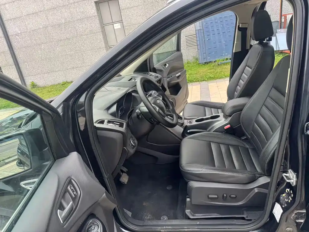 Ford Kuga — миниатюра 22
