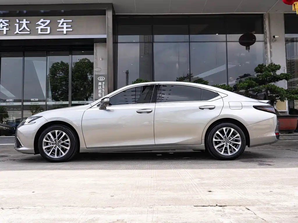 Lexus ES — миниатюра 4