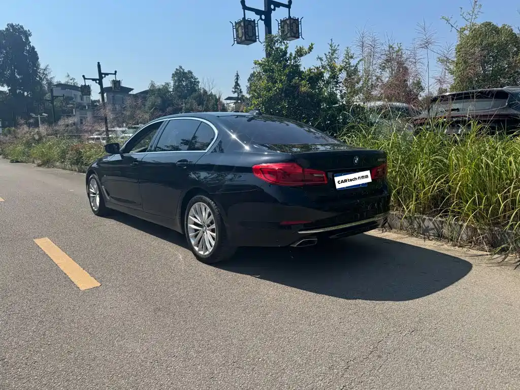 BMW 5 Series — миниатюра 9