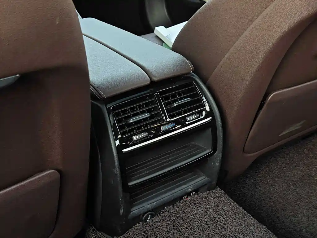 BMW 5 Series — миниатюра 13